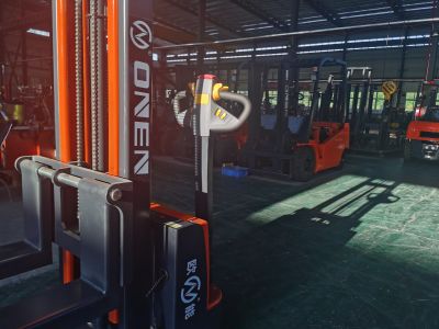 Apilador móvil completamente eléctrico