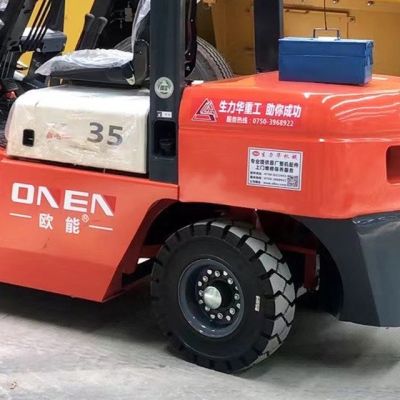 Carretilla elevadora diesel contrapesada de cuatro ruedas de alto rendimiento
