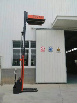 Venta de fábrica OEM Heavy Duty EPS Electric Walkie Stacker Lift Truck con puerto de cargador de batería externo 